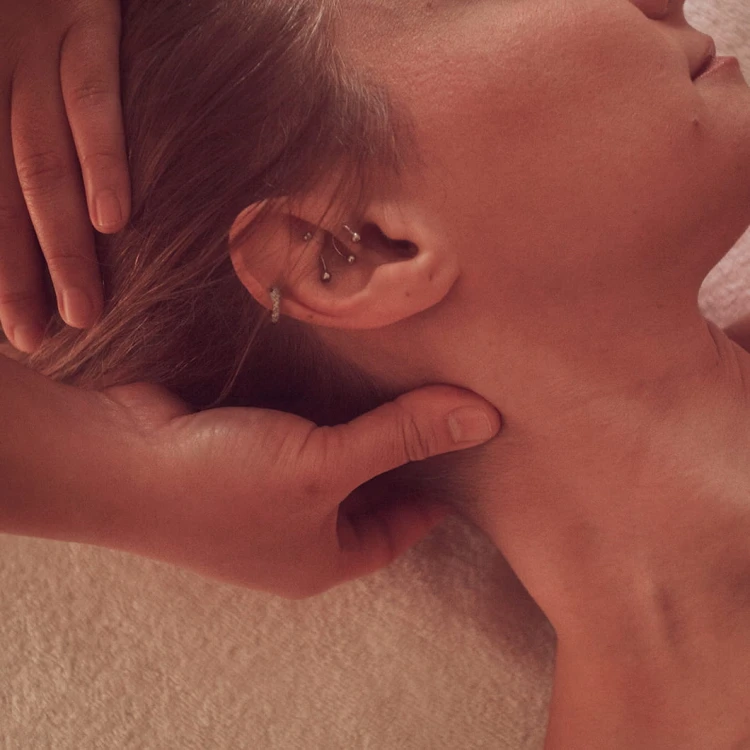zabieg twarz szyja glowa flagolie chaiyo tajski masaz thai massage.jpg